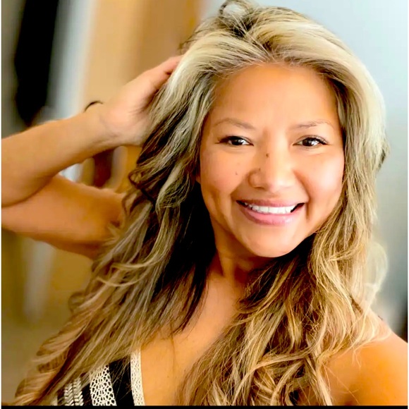 Meet Posh Ambassador, Norma 🟢Shop w/ CONFIDENCE ✅ - Picture 1 of 15